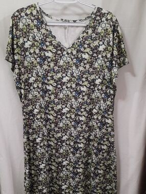 Floral V-Neck Women's Top in Black and Green - Size XXL